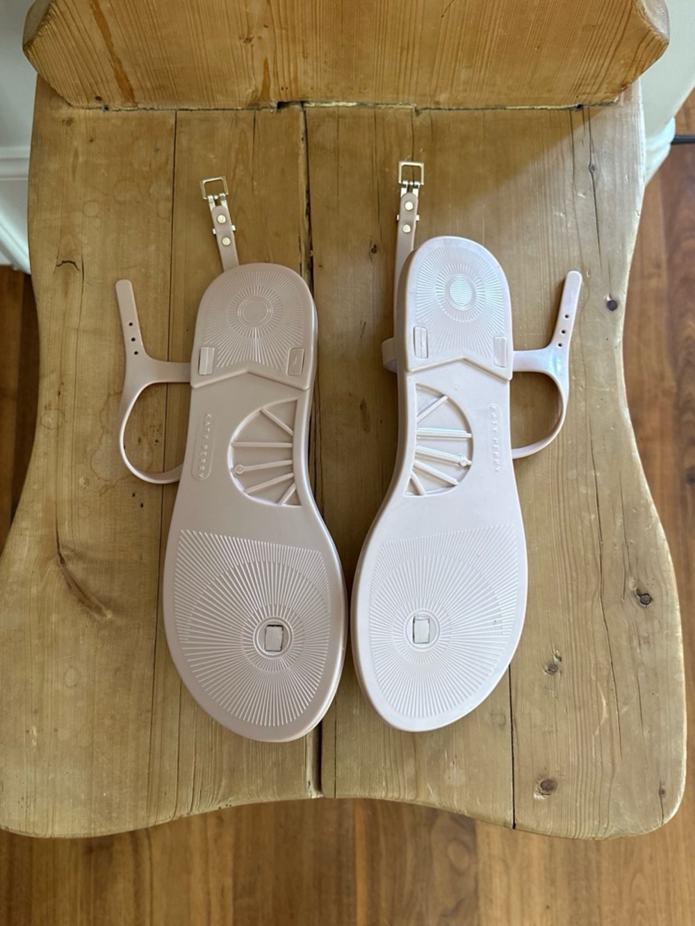 NWOT Katy Perry Women's Pink Sand Dollar Sandals - Picture 2 of 2